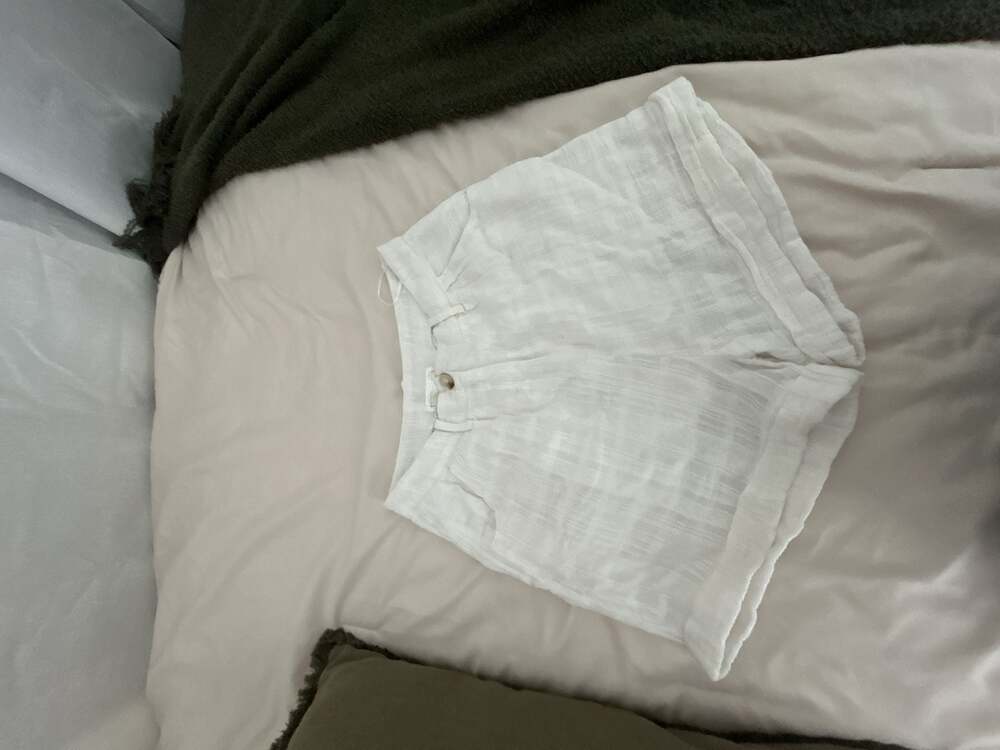 Akaiv Women's White Textured Gauze Rolled Cuff Shorts